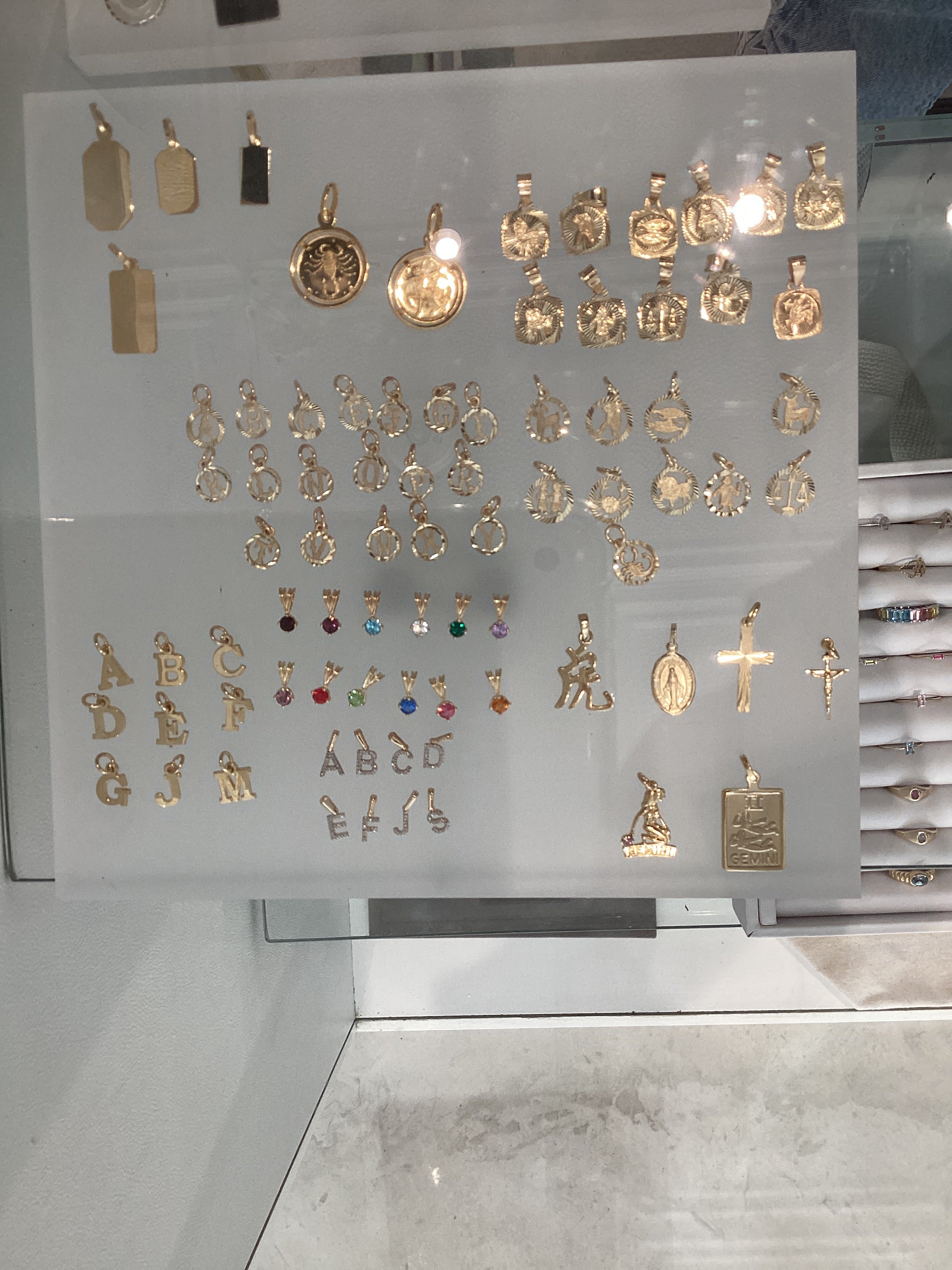 1102 FINE PENDANTS