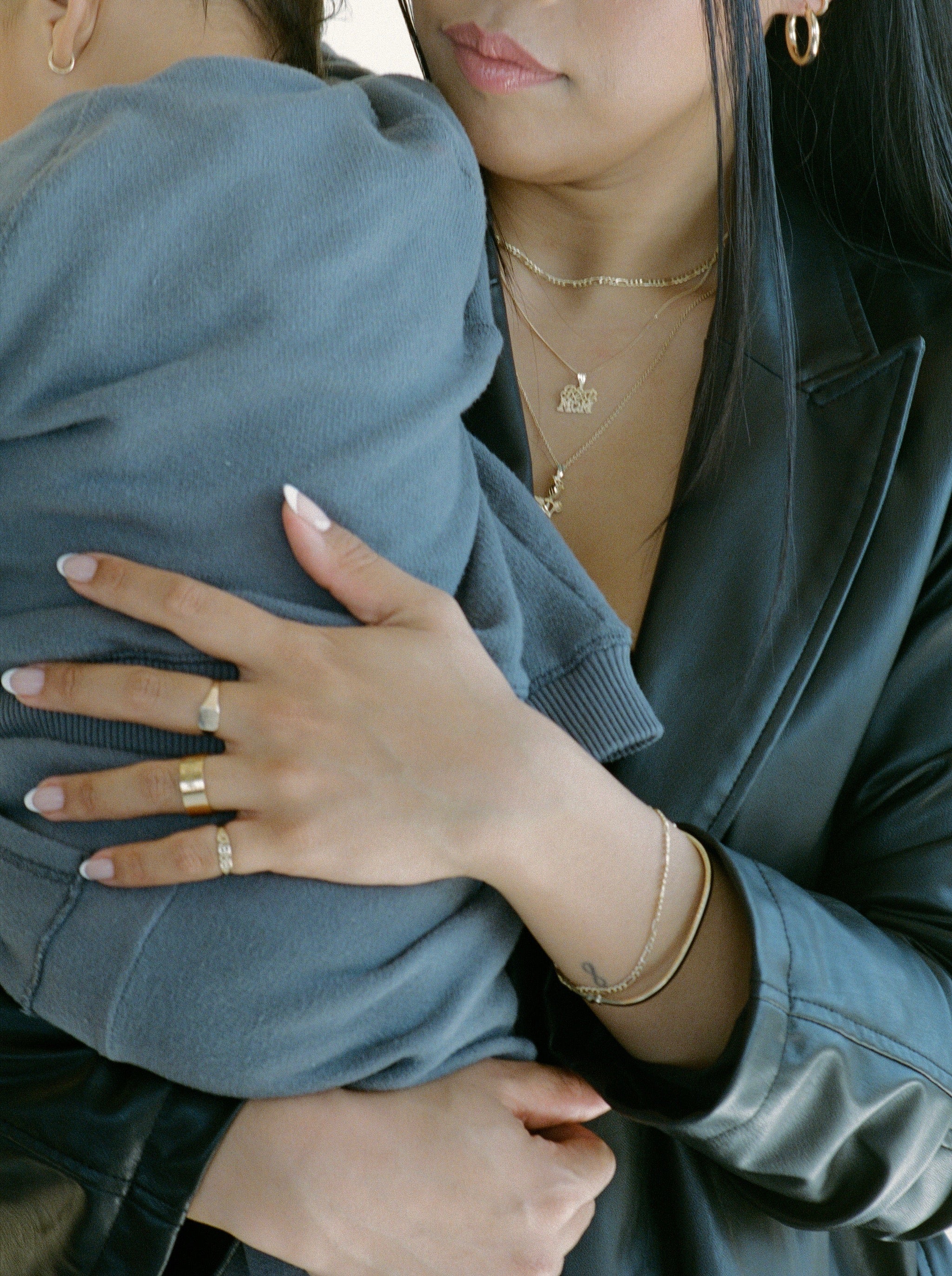 "Best Mom" Pendant in 10K gold with a thin curb chain or figaro chain