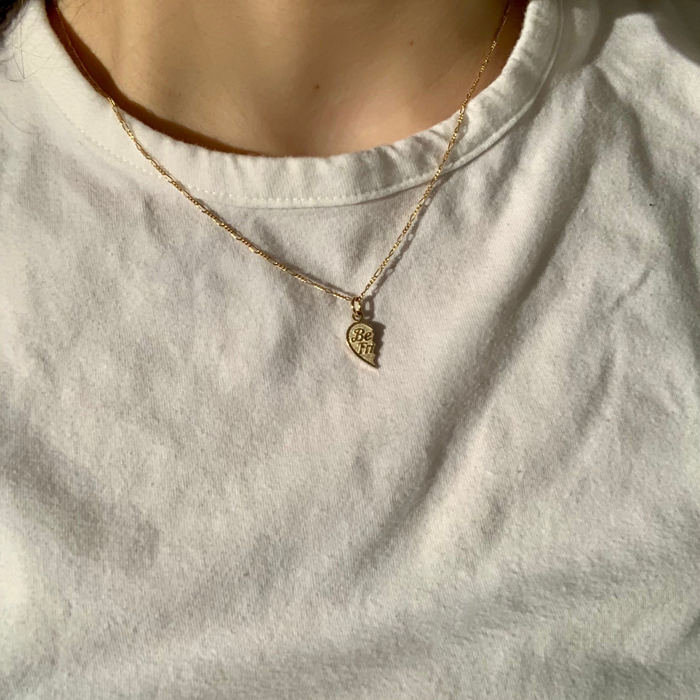 10k Solid Yellow Gold Best Friends puzzle heart pendant on gold 18" thin figaro chain