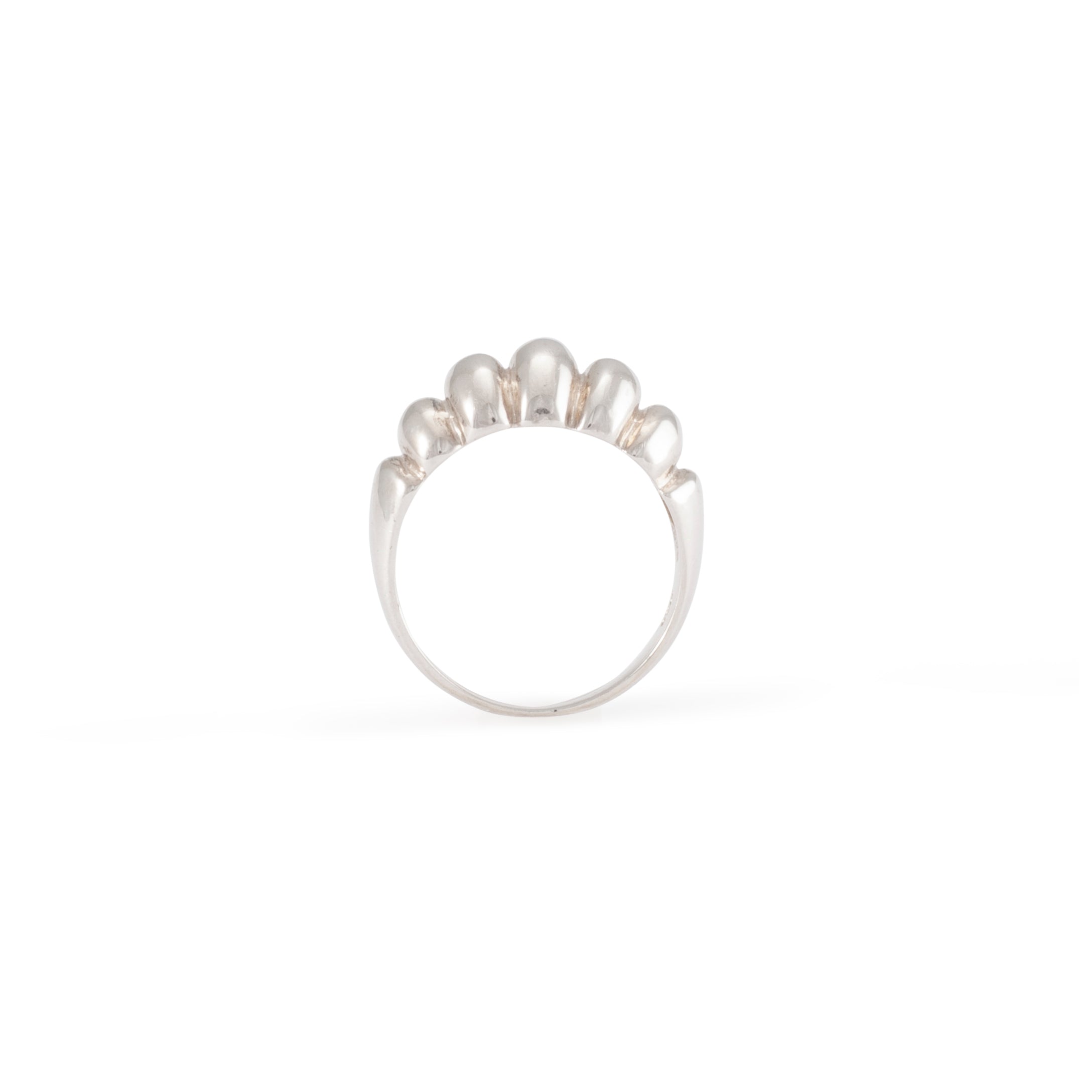 Multi-ridge round ring 