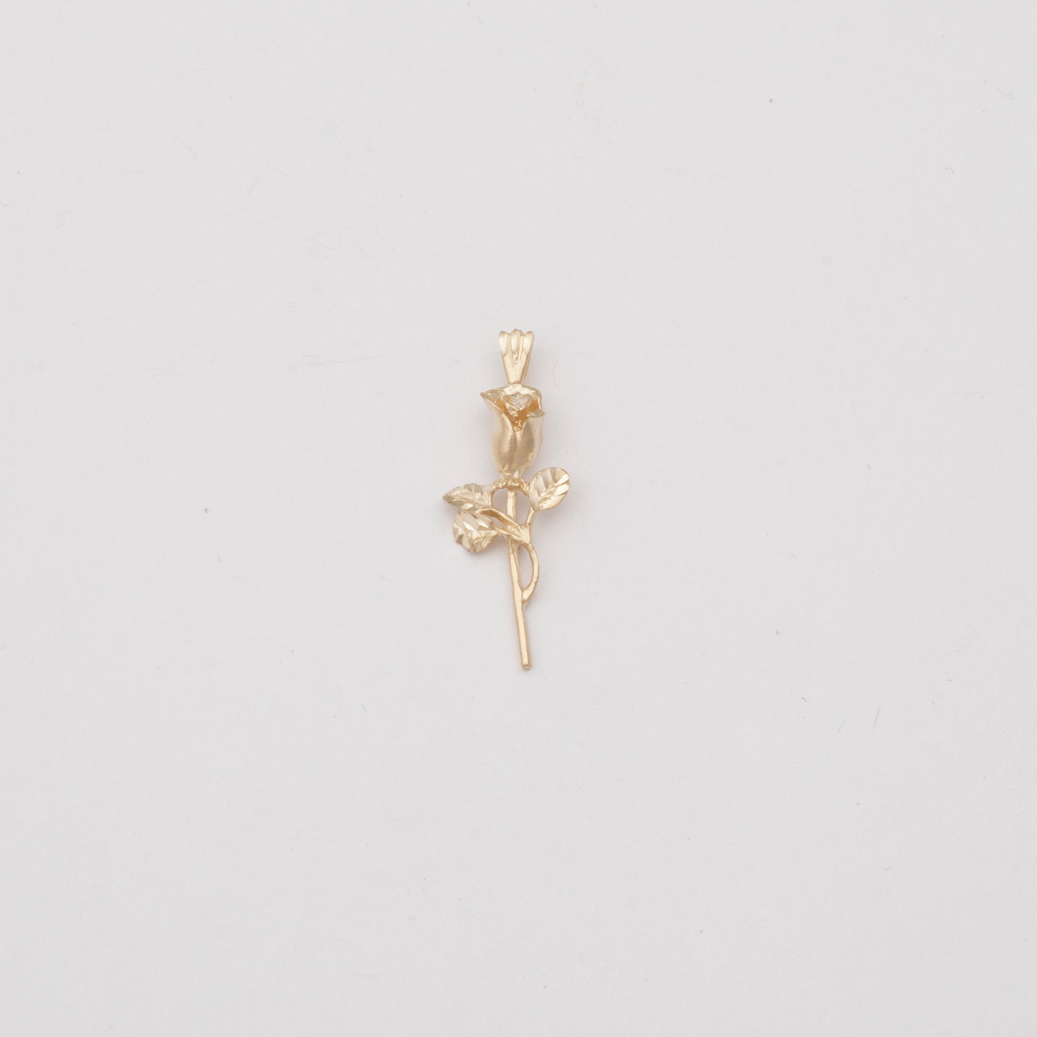 Rose pendant in gold