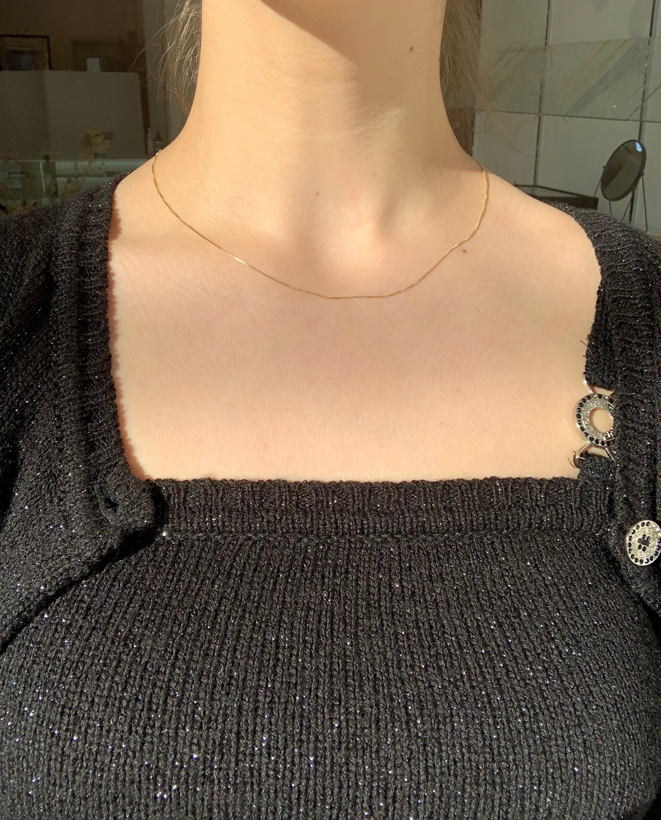 Gold classic box chain necklace on figure